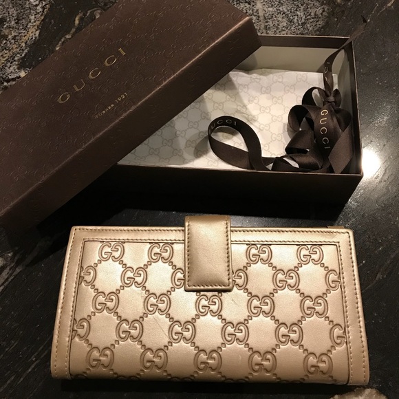**SOLD** Authentic Gucci Sukey Leather Wallet - Picture 2 of 7